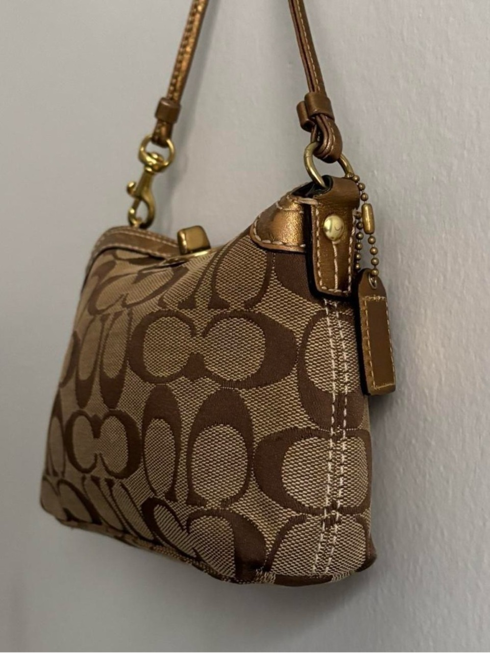 Coach Signature C Turnlock Wristlet - Picture 2 of 8